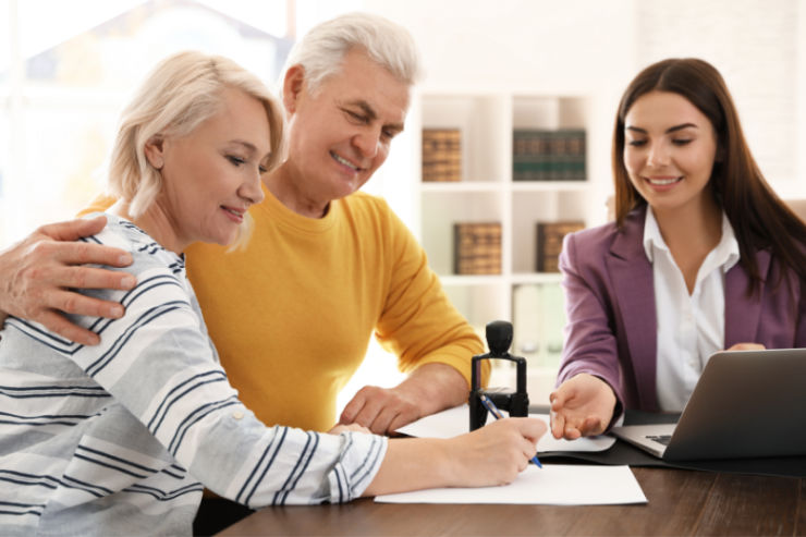 Couple working with a woman to put effective will and funeral plans in place