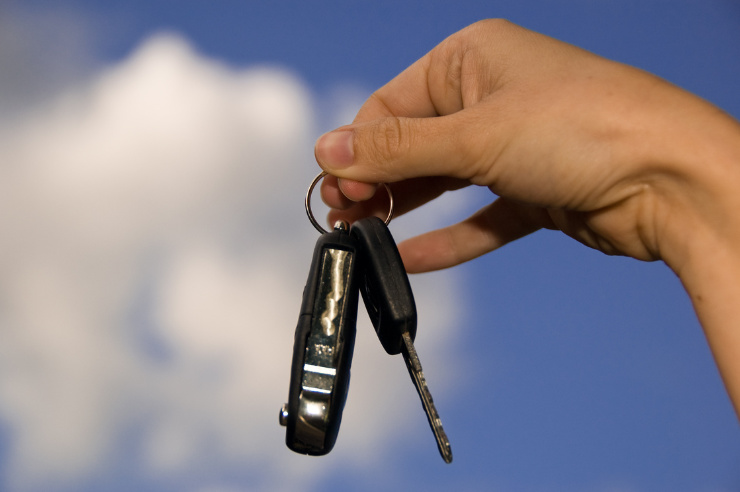 Hand holding car keys | Purchasing a second hand car | An Post Insurance